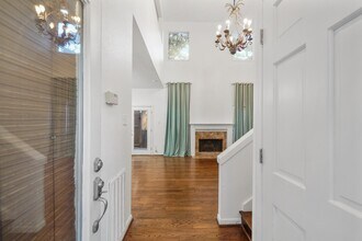 2555 Bering Dr in Houston, TX - Building Photo - Building Photo