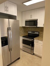 6090 W 18th Ave in Hialeah, FL - Building Photo - Building Photo