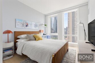555 W 38th St in New York, NY - Building Photo - Building Photo