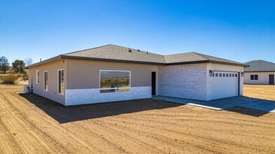 10154 Joshua Blvd in California City, CA - Building Photo - Building Photo