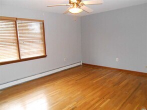 2 Bushwick St in Melville, NY - Building Photo - Building Photo