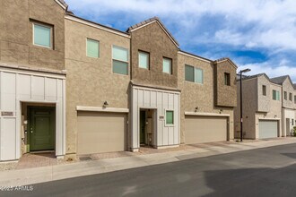 2256 W Laurie Ln in Phoenix, AZ - Building Photo - Building Photo
