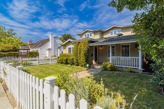 130 Heather Ln in Palo Alto, CA - Building Photo - Building Photo