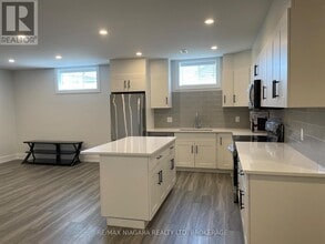 6484 Sam Iorfida Dr in Niagara Falls, ON - Building Photo - Building Photo