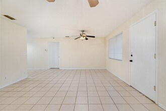 1012 Cadillac Dr in Daytona Beach, FL - Building Photo - Building Photo