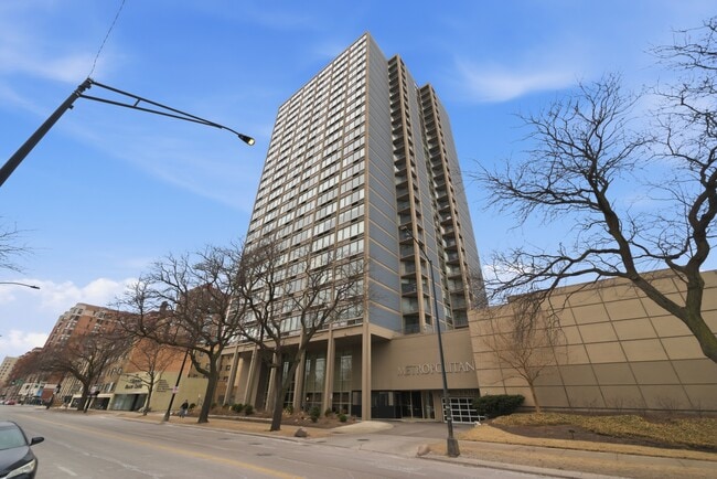 property at 5320 N Sheridan Rd