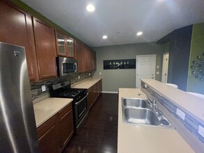 601 Menaul Blvd NE, Unit #1502 in Albuquerque, NM - Foto de edificio - Building Photo