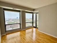 1212 N Wells St, Unit 1206 in Chicago, IL - Building Photo - Building Photo