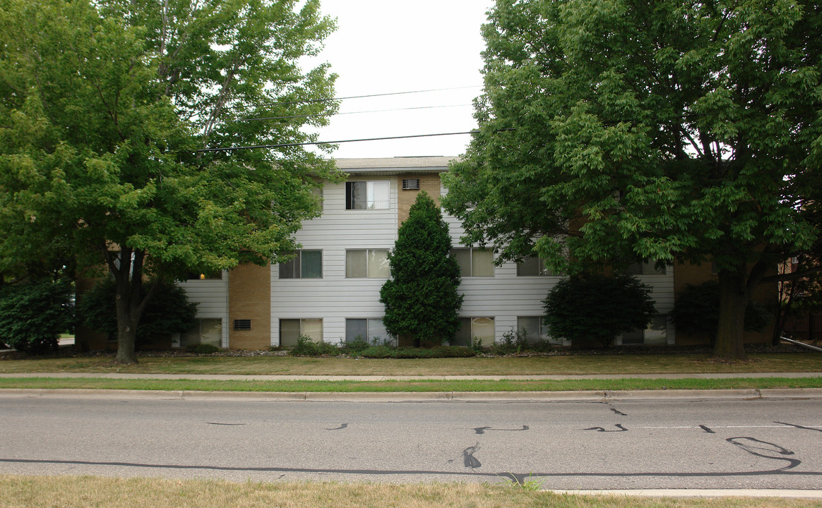 1199 Arbor Dr in East Lansing, MI - Foto de edificio