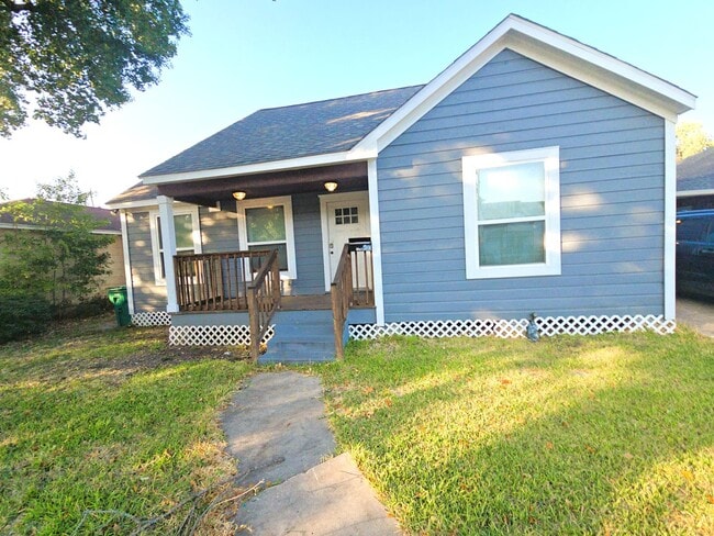 210 Olive Ave in Pasadena, TX - Foto de edificio - Building Photo