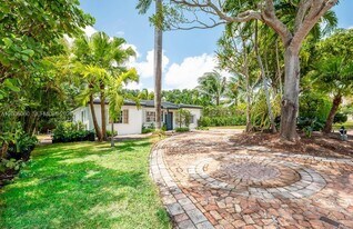 11222 NE 9th Ave in Biscayne Park, FL - Building Photo