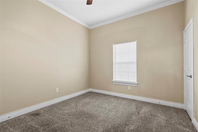 301 County Rd 207 in Alvarado, TX - Foto de edificio - Building Photo
