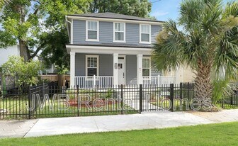 32 E 10th St in Jacksonville, FL - Building Photo