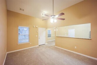 4827 Wolfcreek View in Atlanta, GA - Foto de edificio - Building Photo