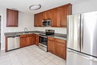 1627 Dream Catcher Way in Krum, TX - Foto de edificio - Building Photo