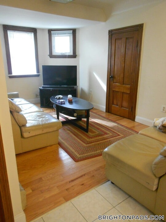 65 Fairbanks St in Boston, MA - Building Photo