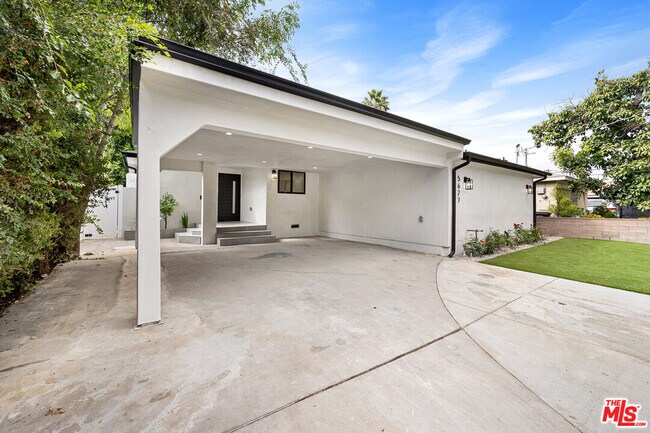 5627 Agnes Ave in Los Angeles, CA - Building Photo - Building Photo