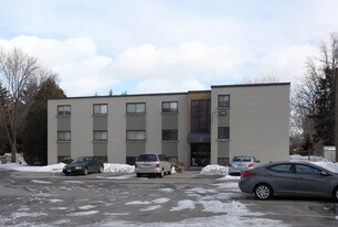 2150 Lilnan Ct in Burlington, ON - Building Photo