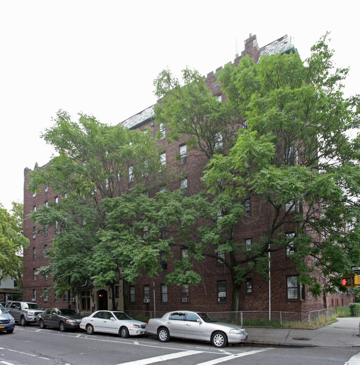 1010 Dorchester Rd in Brooklyn, NY - Building Photo