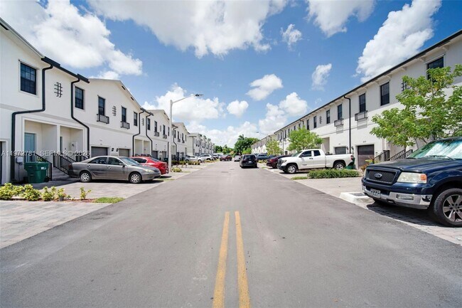 1181 SW 7th Ct in Florida City, FL - Building Photo - Building Photo