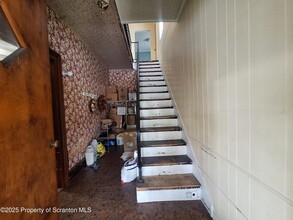 234 E Drinker St in Dunmore, PA - Building Photo - Building Photo