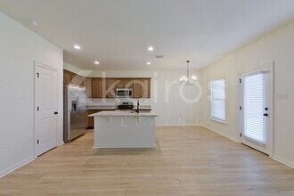 107 Hendrix Rd in Carencro, LA - Foto de edificio - Building Photo