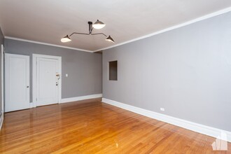 445 W Melrose St, Unit # 03B in Chicago, IL - Building Photo - Building Photo