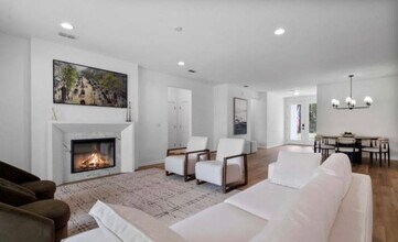 627 Sycamore Wy in Orange Park, FL - Building Photo - Building Photo