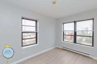 732 W Bittersweet Pl in Chicago, IL - Building Photo - Building Photo