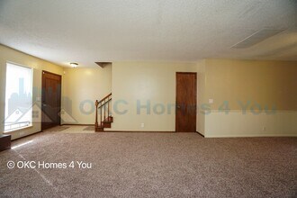 2127 NW 117th St in Oklahoma City, OK - Foto de edificio - Building Photo
