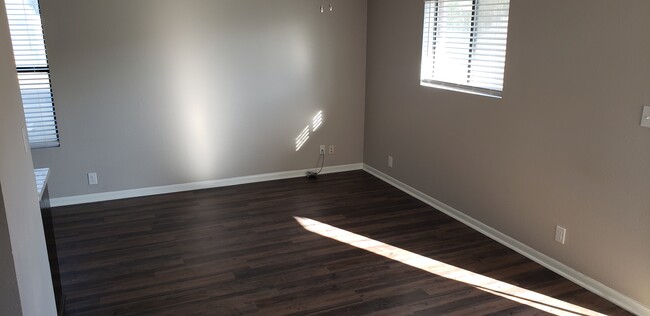 737 Commerce St in Pleasanton, TX - Building Photo - Building Photo