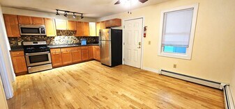 51 N Champlain St in Burlington, VT - Building Photo