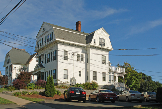 52 High St in Bristol, CT - Foto de edificio - Building Photo