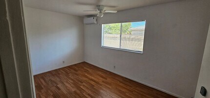 527 S Downs St in Ridgecrest, CA - Building Photo - Building Photo