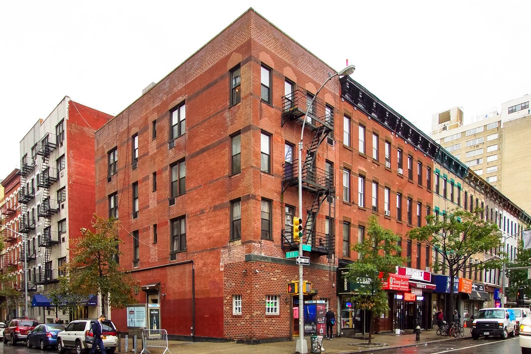 400 E 88th St in New York, NY - Building Photo