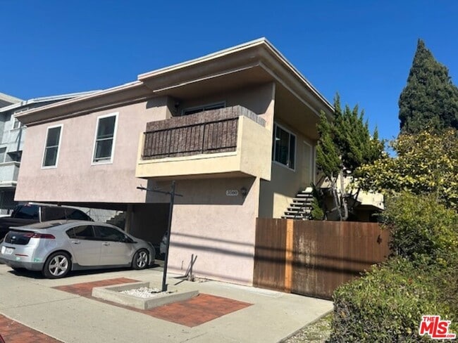 property at 3560 S Centinela Ave