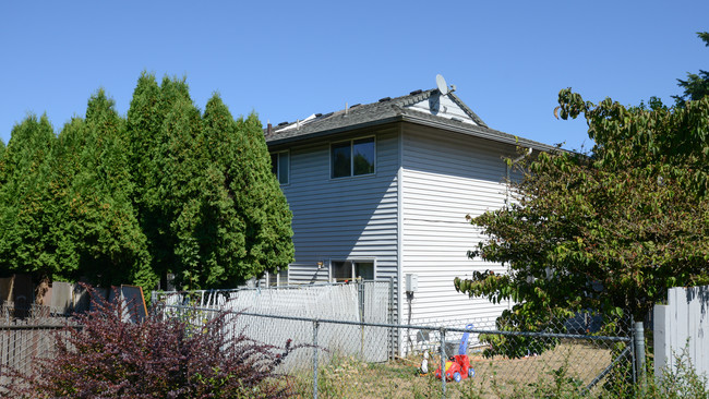 17939 E Burnside St in Portland, OR - Building Photo - Building Photo