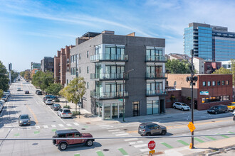 440 N Halsted St in Chicago, IL - Foto de edificio - Building Photo