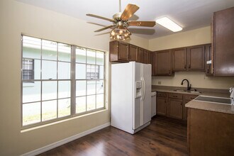 2001 Pine Bluff Ave in Orlando, FL - Building Photo - Building Photo