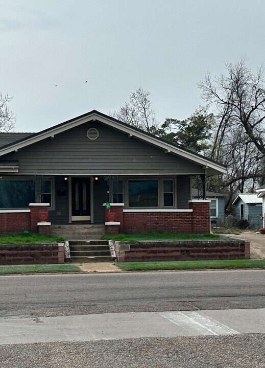 802 N Kickapoo Ave in Shawnee, OK - Building Photo