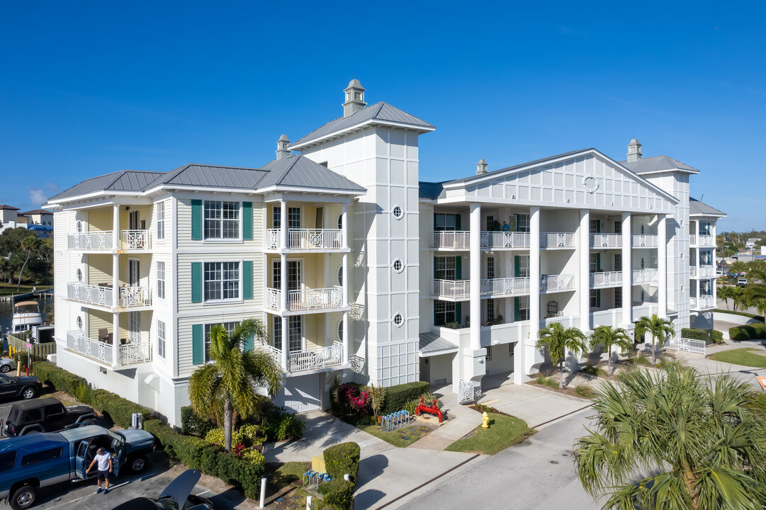 MANATEE POINTE in Melbourne, FL - Building Photo