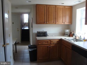 1526 Brown St-Unit -3 in Philadelphia, PA - Building Photo - Building Photo