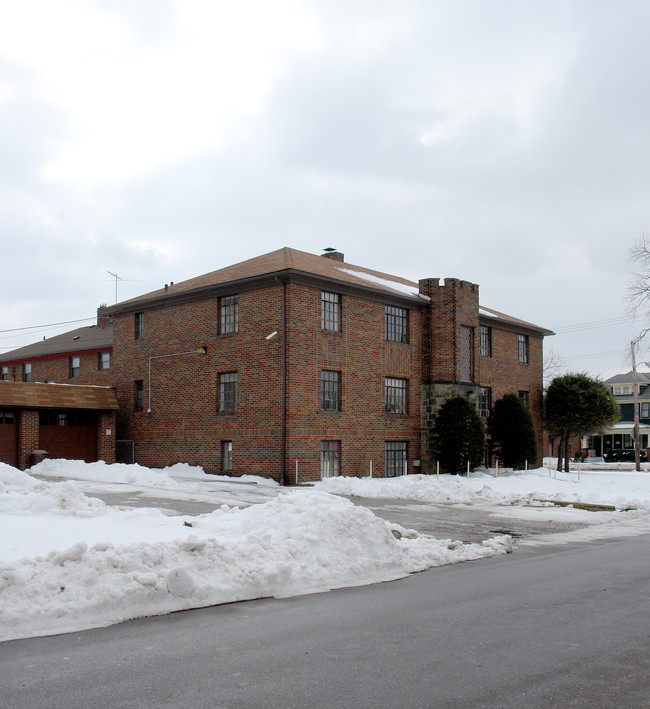 745 Mineola Ave in Akron, OH - Foto de edificio - Building Photo