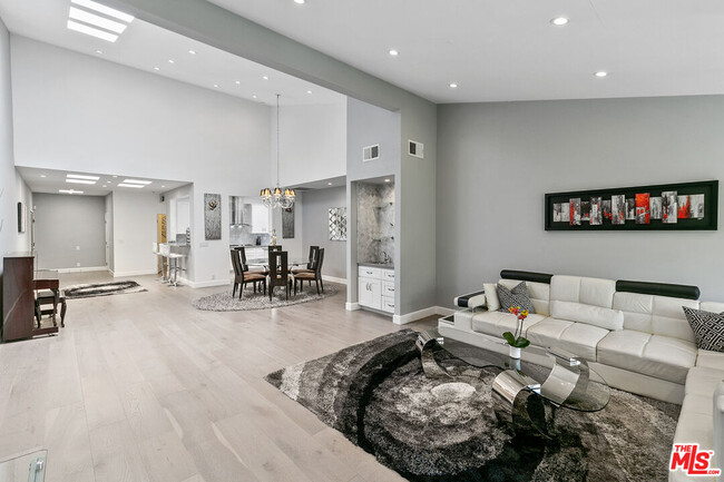 1520 S Beverly Glen Blvd in Los Angeles, CA - Building Photo - Building Photo
