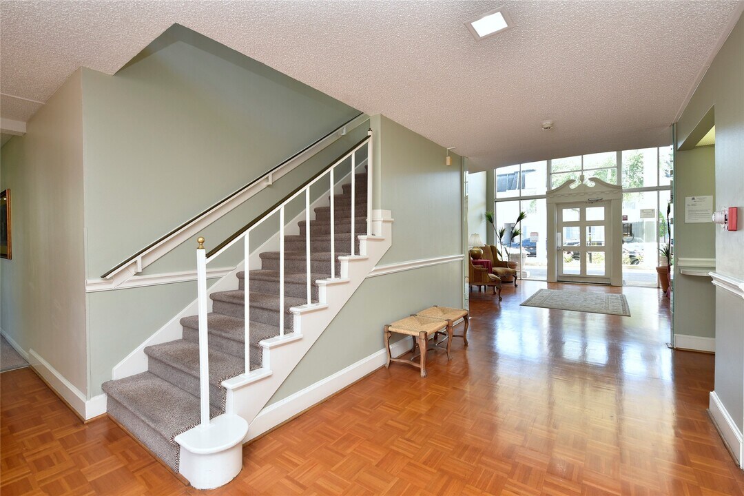 2600 Bellefontaine in Houston, TX - Building Photo