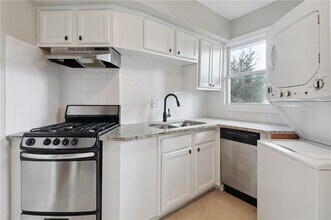 2477 N Decatur Rd in Decatur, GA - Building Photo - Building Photo