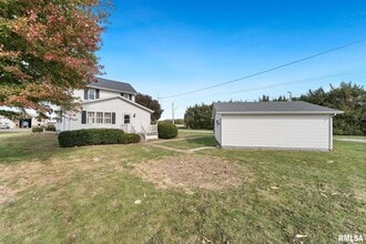 2442 Mittman Rd in Muscatine, IA - Building Photo - Building Photo