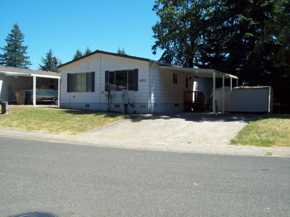 4155 Osage St in Sweet Home, OR - Foto de edificio