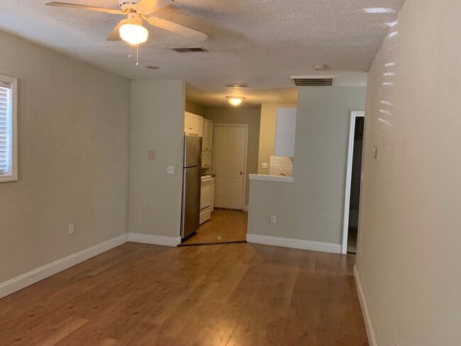 921 Simmons Ave in Summerville, SC - Building Photo - Building Photo