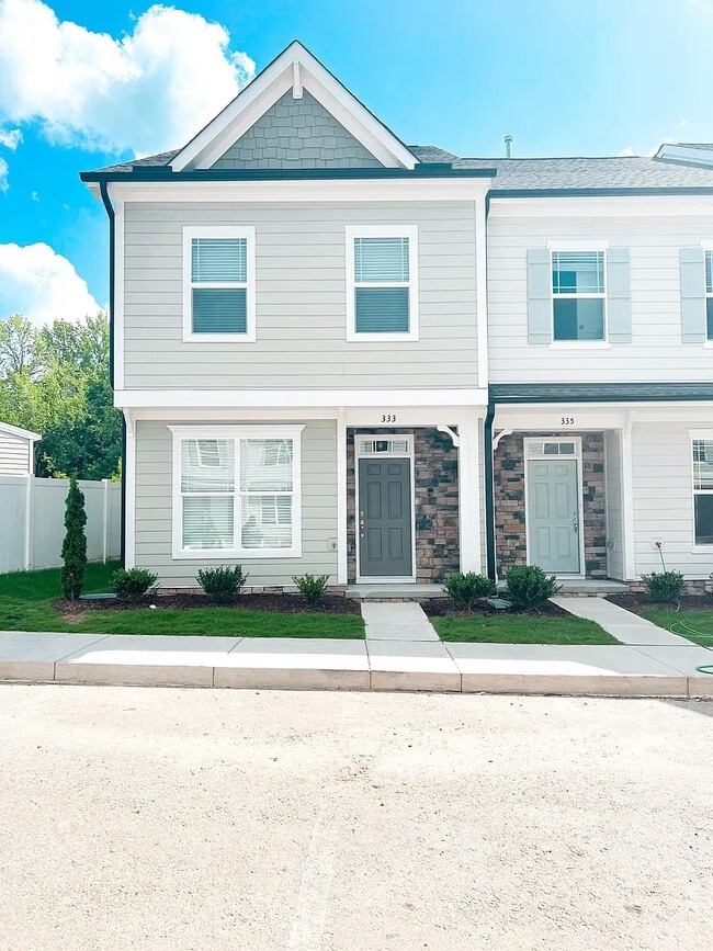 Room in Townhome on Old Grove Ln